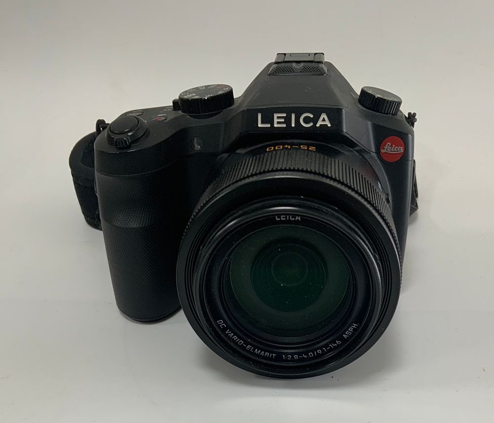 מצלמה עם עדשה LEICA V-LUX לייקה 9.1-146 mm f/2.4-4. יפני מצב משומש כחדש