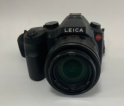 מצלמה עם עדשה LEICA V-LUX לייקה 9.1-146 mm f/2.4-4. יפני מצב משומש כחדש