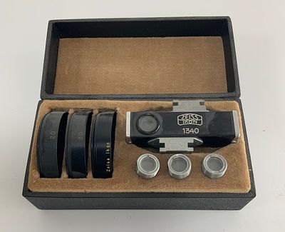 ערכת אביזרים בקייס Zeiss Ikon accessory rangefinder 1340,כולל עדשות נוספות וטבעות מרחק, שנות