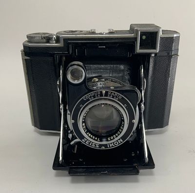 מצלמה וינטג' CARL ZEISS JENA 2354683 ZEISS IKON SUPER IKONTA 80mm f/2.8 532/16 מצב מעולה ביחס לגילה