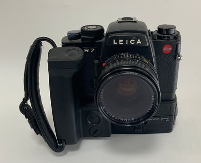 מצלמה LEICA R7 f/2 50mm עדשת LEITZ CANADA SUMMICRON -R עם גרים MOTOR DRIVE-R מצב טוב לא נבדקה