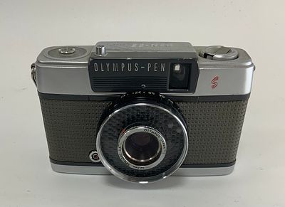 מצלמת וינטג' OLYMPUS PEN E930926 f/2.8 22.5mm מצב משומש טוב