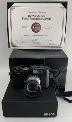 מצלמת EPSON RD-1 EPSON RANGEFINDER G9 עם עדשת LEITZ WETZLAR 1755180 SUMMARON f/2.8 35mm מגיעה