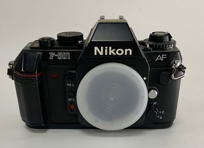 מצלמה NIKON F-501 AF במצב מעולה