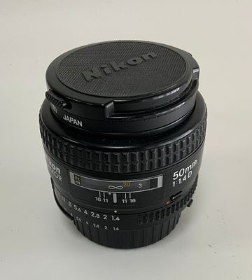 עדשה AF NIKKOR 50mm f/1.4 עם פילטר HOYA 52mm מצב מעולה
