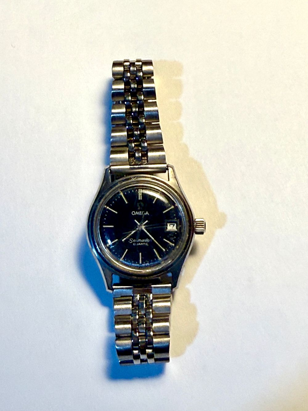OMEGA שעון יד אומגה לאישה SEAMASTER QUARTZ עם תאריכון - סימני שימוש ושריטות בזכוכית - 25 מ''מ 