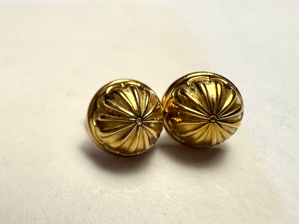 זוג עגילי זהב 9 k חתום משקל 1.9 גרם