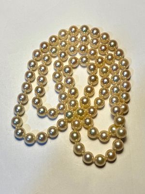 מחרוזת פנינים מעולות טבעיות 8 מ׳׳מ לבנות עם ברק בצבע ורדרד כ-80 ס׳׳מ