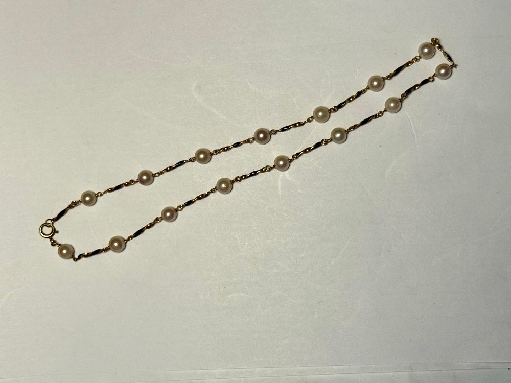 שרשרת בשילוב זהב k9 חתום ופנינים טבעיות 6 מ׳׳מ קוטר משקל ברוטו 11.5 גרם- אורך 40 ס''מ