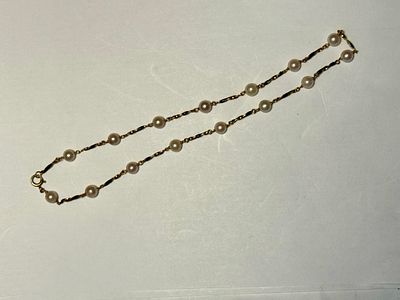 שרשרת בשילוב זהב k9 חתום ופנינים טבעיות 6 מ׳׳מ קוטר משקל ברוטו 11.5 גרם- אורך 40 ס''מ