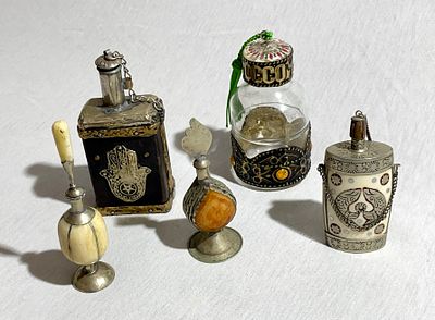 אוסף 5 בקבוקונים ישנים שונים ומיוחדים גובה בין 9-11 ס''מ