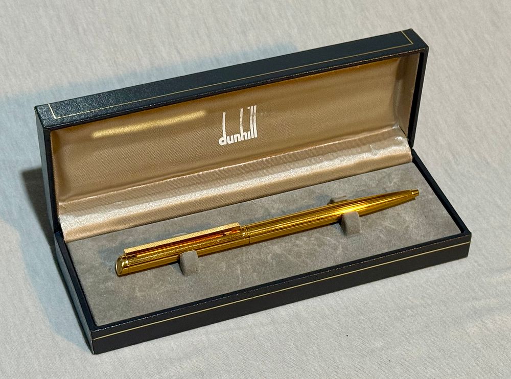 DUNHILL עט כדורי מוזהב במצב שמור יפה בקופסה מקורית - עט יוקרתי ואיכותי