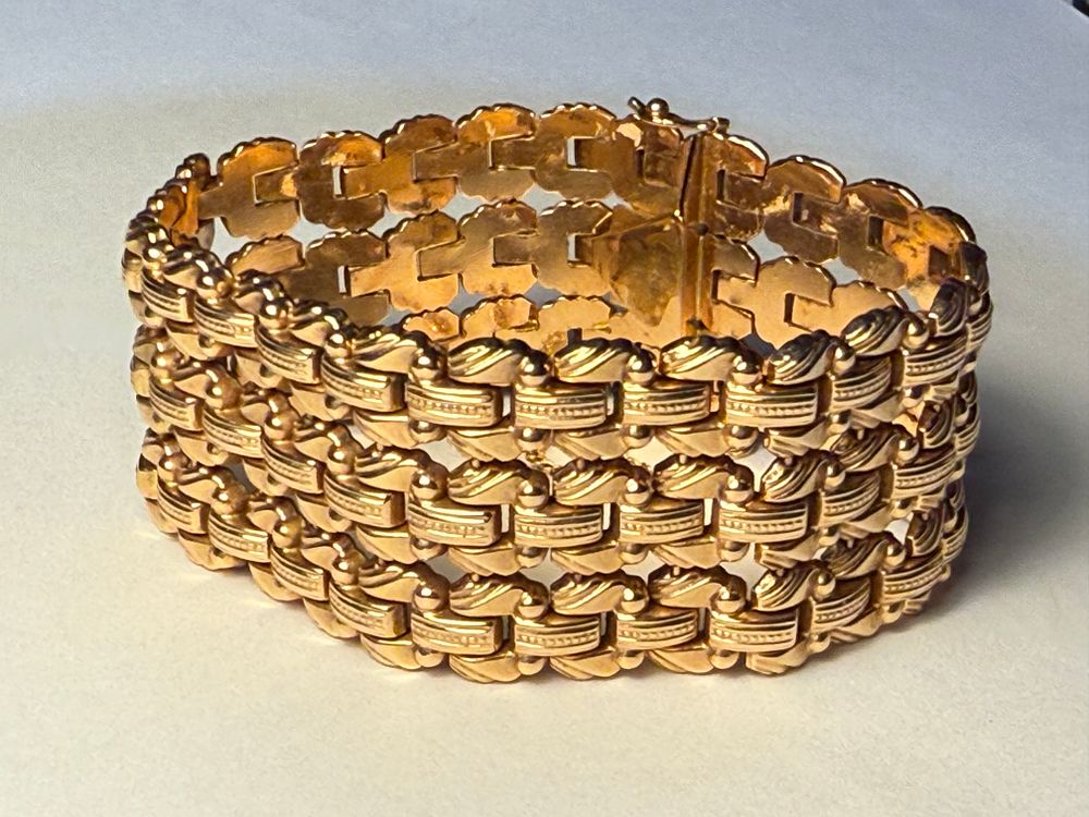 צמיד זהב אדום 14 קרט חתום - רטרו משנות ה40 -שמור מצויין-רוחב 28מ''מ - אורך 18.5 ס''מ - עם שרשרת 