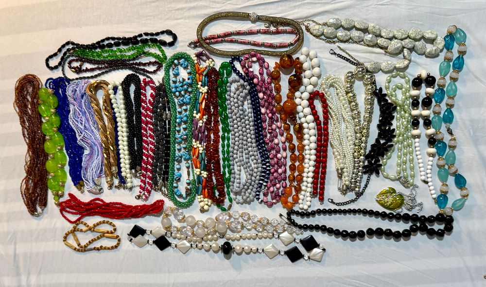 אוסף מחרוזות-חרוזים-תכשיטי אופנה שונים