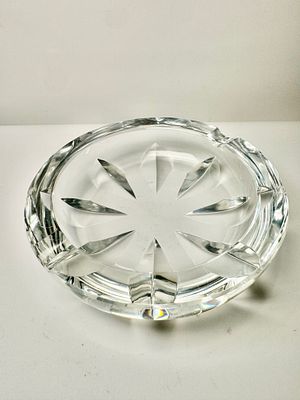 מאפרת קריסטל חתום baccarat קוטר 15 ס׳׳מ