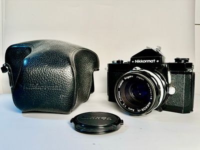 מצלמת פילים ישנה של חברת nikkormat, דגם ft 3829503 , מגיע עם עדשה של חברת nippon, עדשה 50 מ״מ 