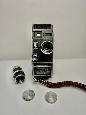 מסרטת קולנוע שוויצרית paillard- bolex, עדשה 12.5 מ״מ, 1:2.8, עם עדשה נוספת להחלפה של 36 מ״מ 