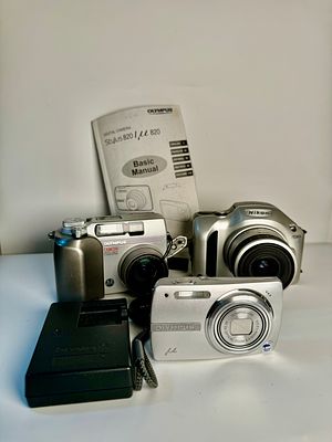 לוט 3 מצלמות דיגיטליות, 2 של חברת אולימפוס ואחד ניקון, מצב as-is