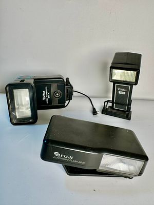 לוט 3 מבזקים ישנים של חברות: vivitar 2500, vivitar 128, fuji 200, מצב as-is