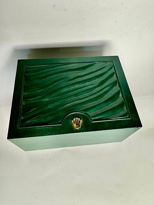 קופסא לשעון rolex דגם 39137.71 oyster במצב טוב ללא הכרית הפנימית גודל 15x8x11.5 ס׳׳מ