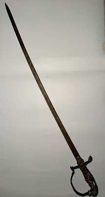 חרב עתיקה מתכת ועץ בידית גודל ידית 13 ס׳׳מ אורך חרב 94.5 ס׳׳מ