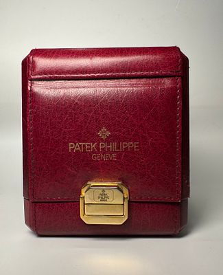 קופסת מתיחה אוטומטית לשעונים אוטומטים של חברת patek philippe, גודל 13x12x13 ס׳׳מ-עם סימני שימוש