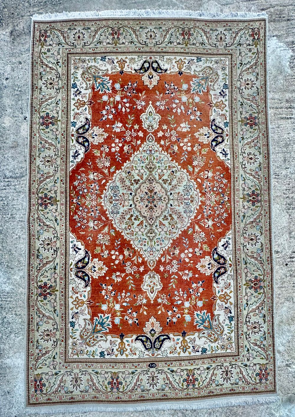 שטיח עבודת יד חתום מידה 284x194 ס״מ זקוק לניקוי