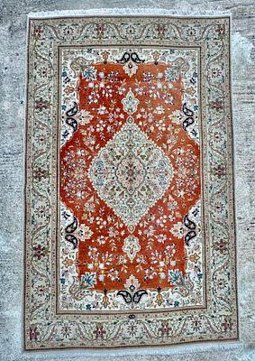 שטיח עבודת יד חתום מידה 284x194 ס״מ זקוק לניקוי