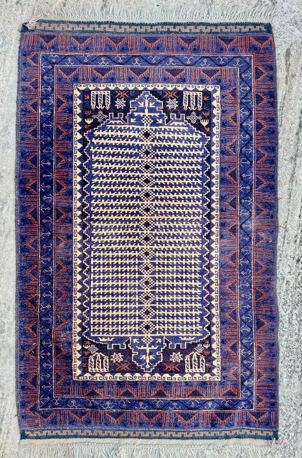 שטיח עבודת יד מידה 144x88 ס״מ זקוק לניקוי