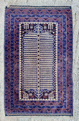 שטיח עבודת יד מידה 144x88 ס״מ זקוק לניקוי