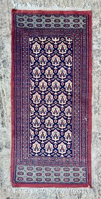 שטיח עבודת יד מידה 98x45 ס״מ זקוק לניקוי