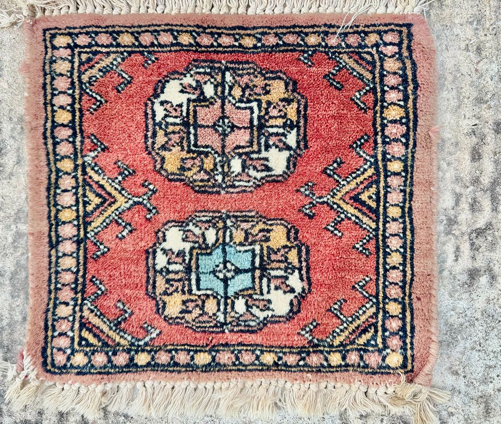 שטיח עבודת יד מידה 33x30 ס״מ