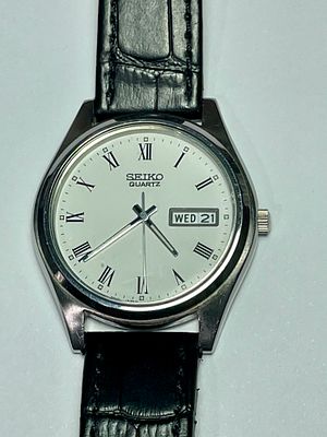 SEIKO QUARTZ שעון יד עם יום ותאריך - 36 מ''מ במצב מעולה ועובד תקין - רצועת עור לא מקורית