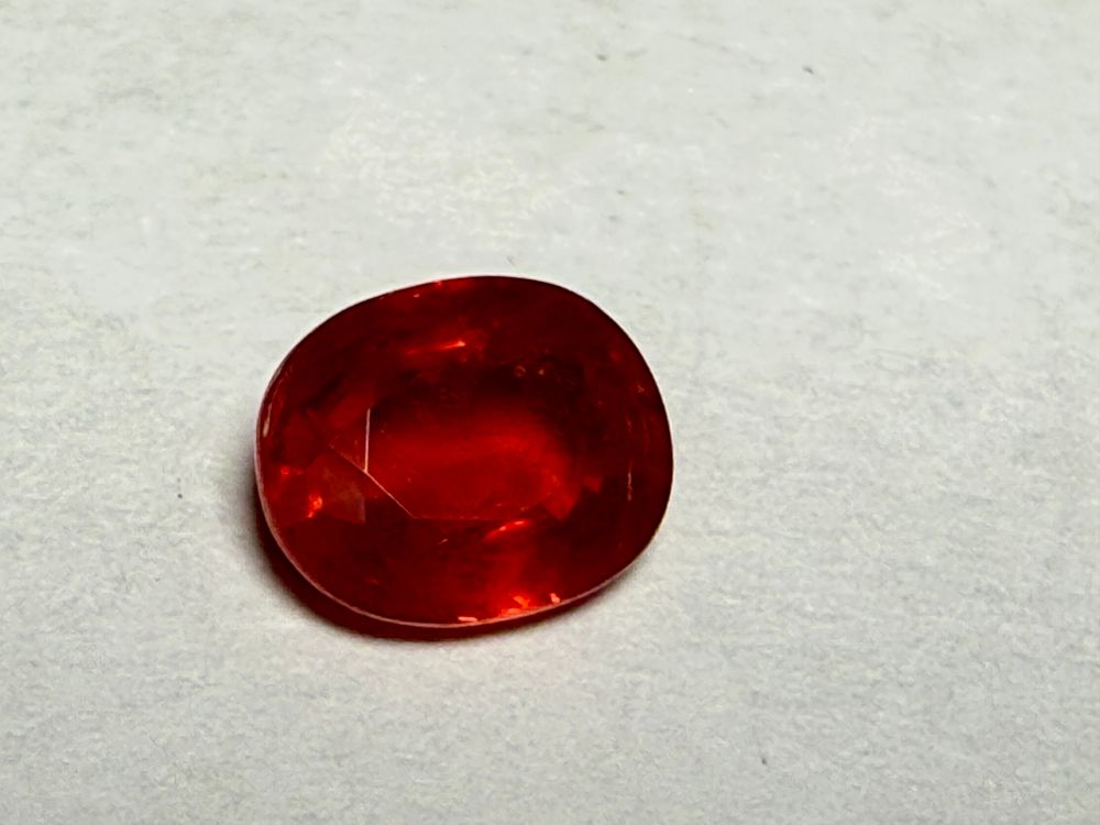 אודם-רובי טבעי NATURL RUBY-OVAL SHAPE 1.20 CT - 6.9X5.6X3 MM-צבע אדום עם מעט כתום - עם ברק טוב 