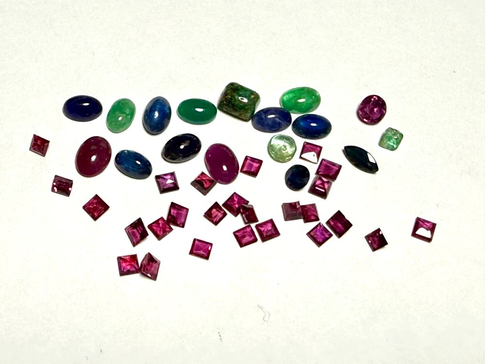 לוט 43 אבני חן טבעיות-רובי-ספיר-אמרלד- במשקלים מ 0.12 CT עד 0.90 CT באיכויות שונות כולל רובי 