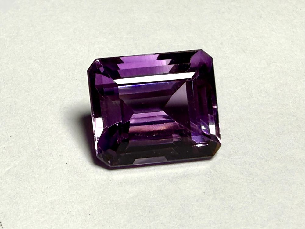 אחלמה-אמטיסט טבעי 13.30 CT צלולה צבע יפה לא כהה-ברק חזק בליטוש אמרלד-15X13X9.4 MM - ללא פגמים 