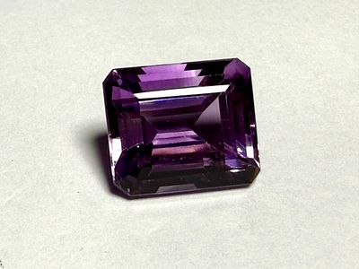 אחלמה-אמטיסט טבעי 13.30 CT צלולה צבע יפה לא כהה-ברק חזק בליטוש אמרלד-15X13X9.4 MM - ללא פגמים 