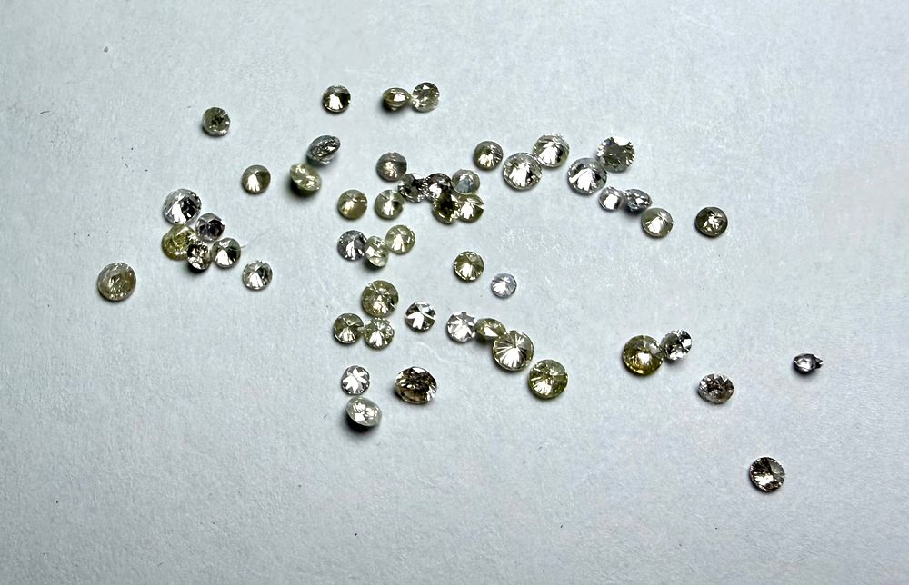 50 יהלומים טבעיים עגולים סה''כ 1.70 CT - ממוצע 3 נק' לאבן- רובם ניקון וצבע טובים - 
NATURAL 