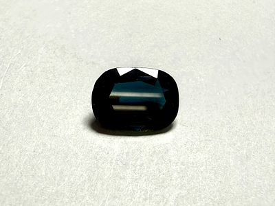 ספיר טבעי צבע כחול בינוני עד כהה - צלילות טובה ו ברק טוב 
NATURAL BLUE SAPHIRE OVAL 