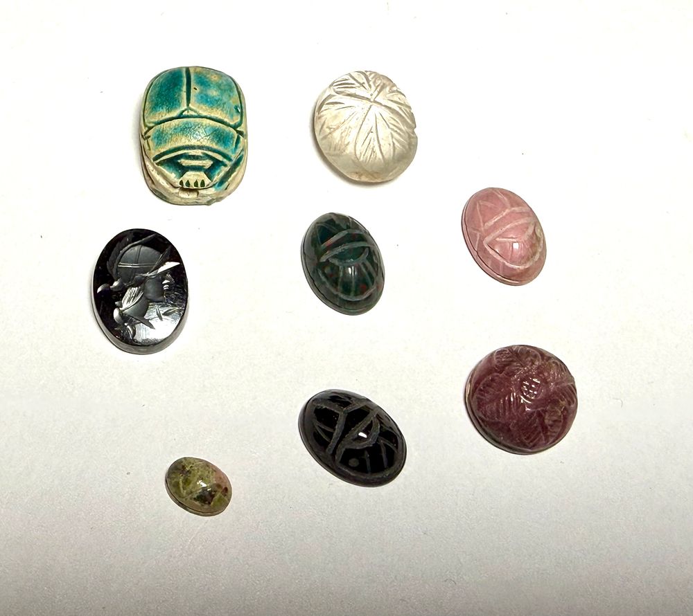 8 אבני חן כולל חרפושיות מצריות - מ 10 עד 18 מ''מ - כולל טורמלין קבושון צבע אבטיח חריטת 