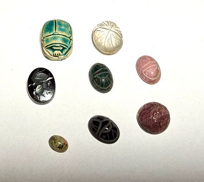 8 אבני חן כולל חרפושיות מצריות - מ 10 עד 18 מ''מ - כולל טורמלין קבושון צבע אבטיח חריטת 