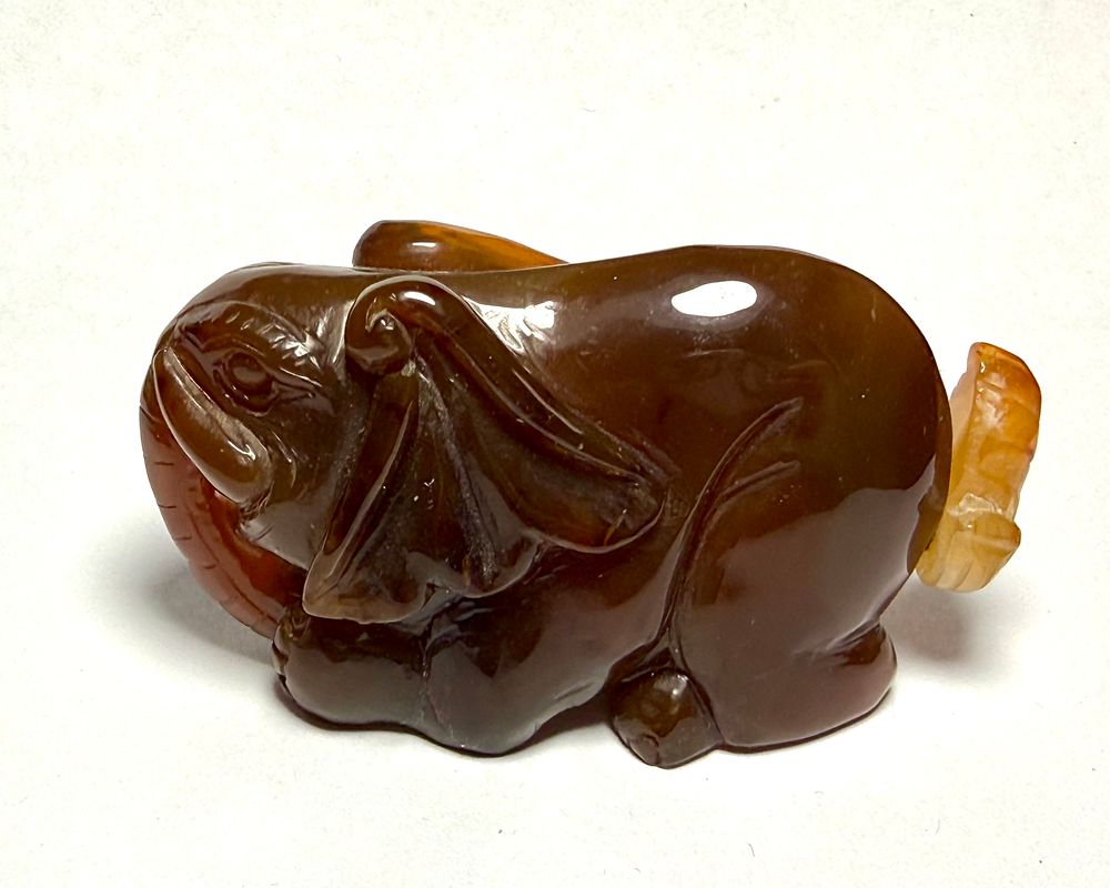 בקבוקון מאבן חן טבעית מפוסל דמות פיל - מידות 8X4 ס''מ