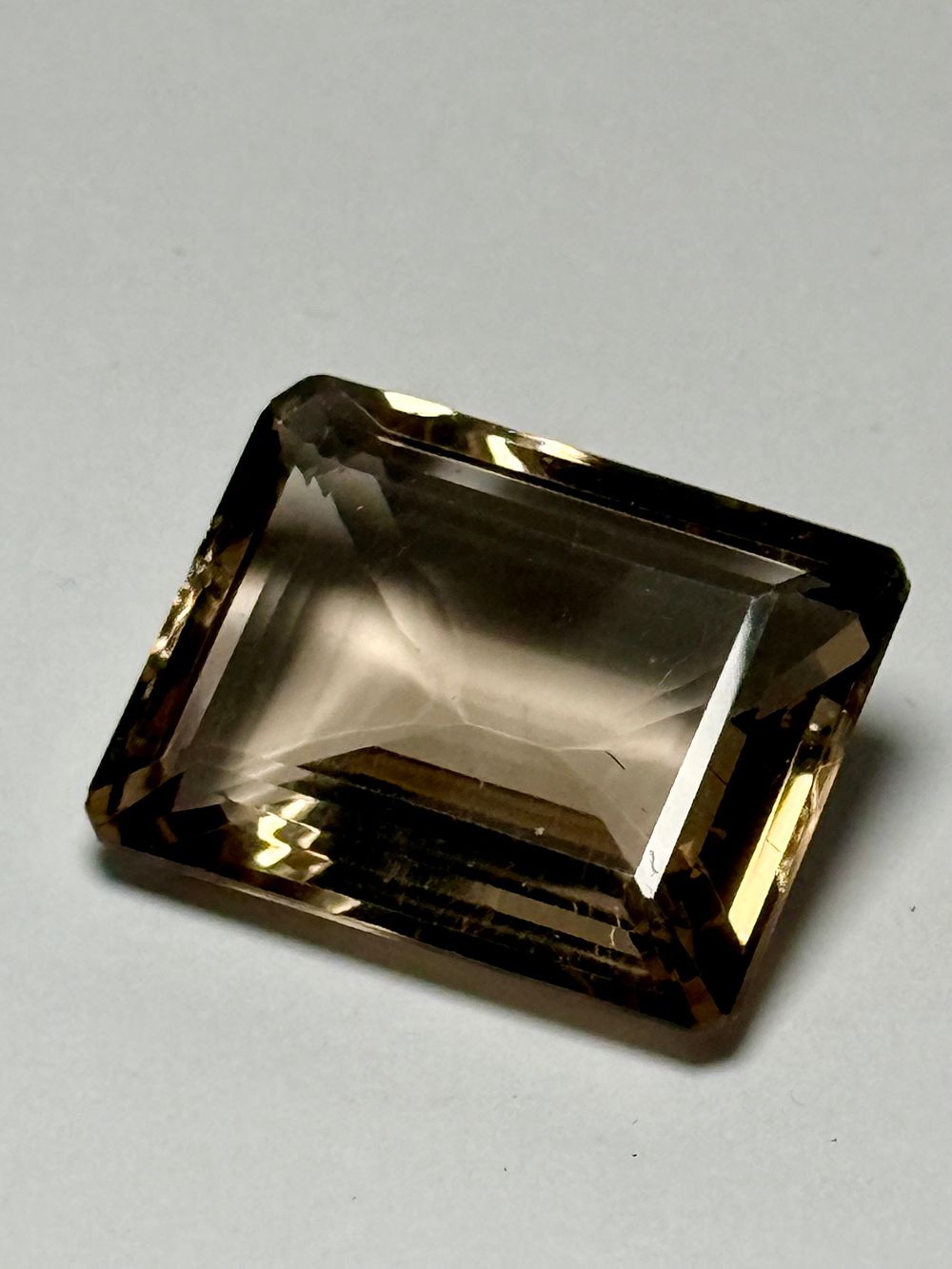 אבן חן טבעית-סמוקי קוורץ גדולה 86.30 CT - מידות 3.2X2.6X1.6 
ס''מ - שקיפות מעולה ובצע חום 