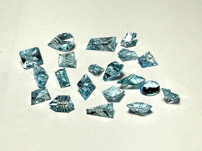 AQUAMARINE אקווהמרין טבעי-20 אבני חן מעולות בליטושים שונים ומיוחדים - צבע וצלילות טובים מאוד 