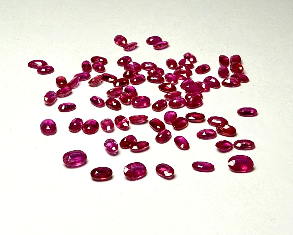 NATURAL RUBY אבני חן רובי טבעי 80 אבנים במשקל כולל 30.5 CT בליטוש אובלי בגווני צבע אדומים יפים 