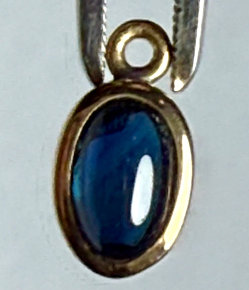 תליון זהב 14 קרט עם ספיר טבעי כחול אובלי קבושון 6.5X4X2.4 מ''מ צבע כחול עמוק יפה עם ברק טוב - 