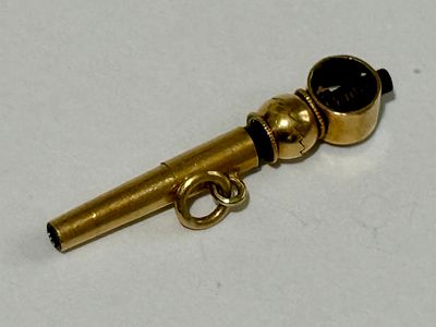 מפתח זהב 18 קרט עתיק למתיחת שעונים - אורך 2.5 ס''מ - קוטר פנימי פתח 1.5 מ''מ - מנגנון שיניים 