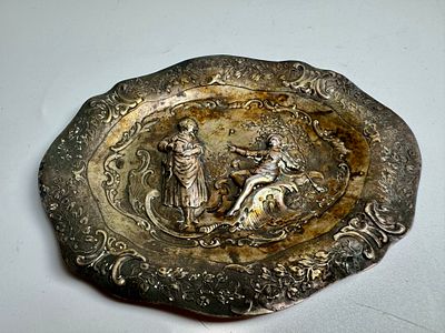 קערה/סלסלה קטנה עתיקה כסף 800 חתומה עבודת יד מעוטר דמויות עבודת תבליטים וניסור גודל 13.5x10 