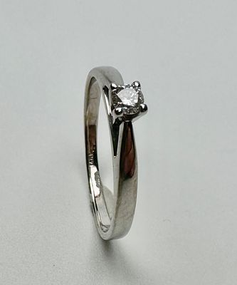 טבעת סוליטר זהב 14k חתום משובץ יהלום בגודל כ0.10 ct משקל 2.5 גרם מידה 56.5