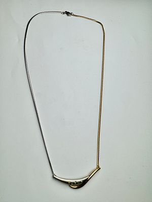 שרשרת ותליון זהב משולב לבן וצהוב 18k חתום משובץ 5 יהלומים בצבעים שונים בגודל 0.014ct כל אחד 